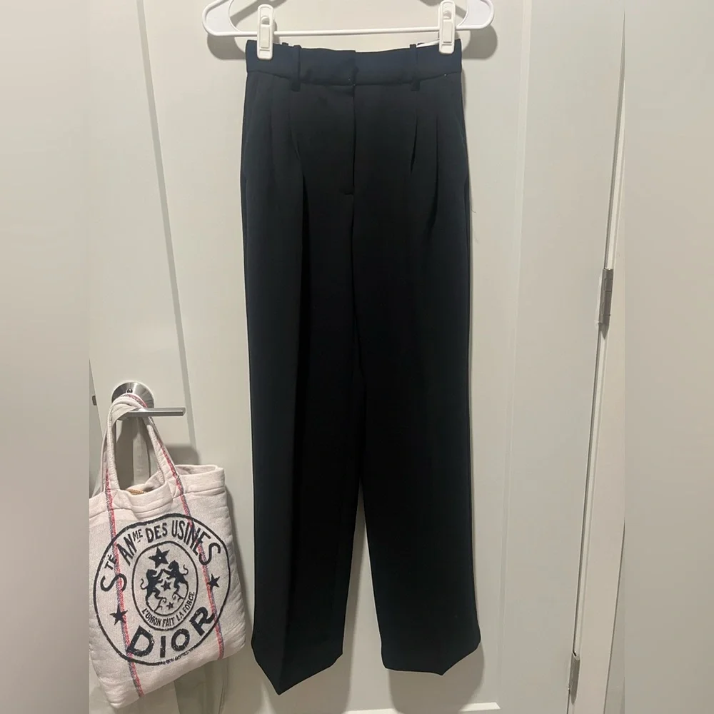 Aritzia Wilfred The Effortless Pants in Black - Picture 3 of 8